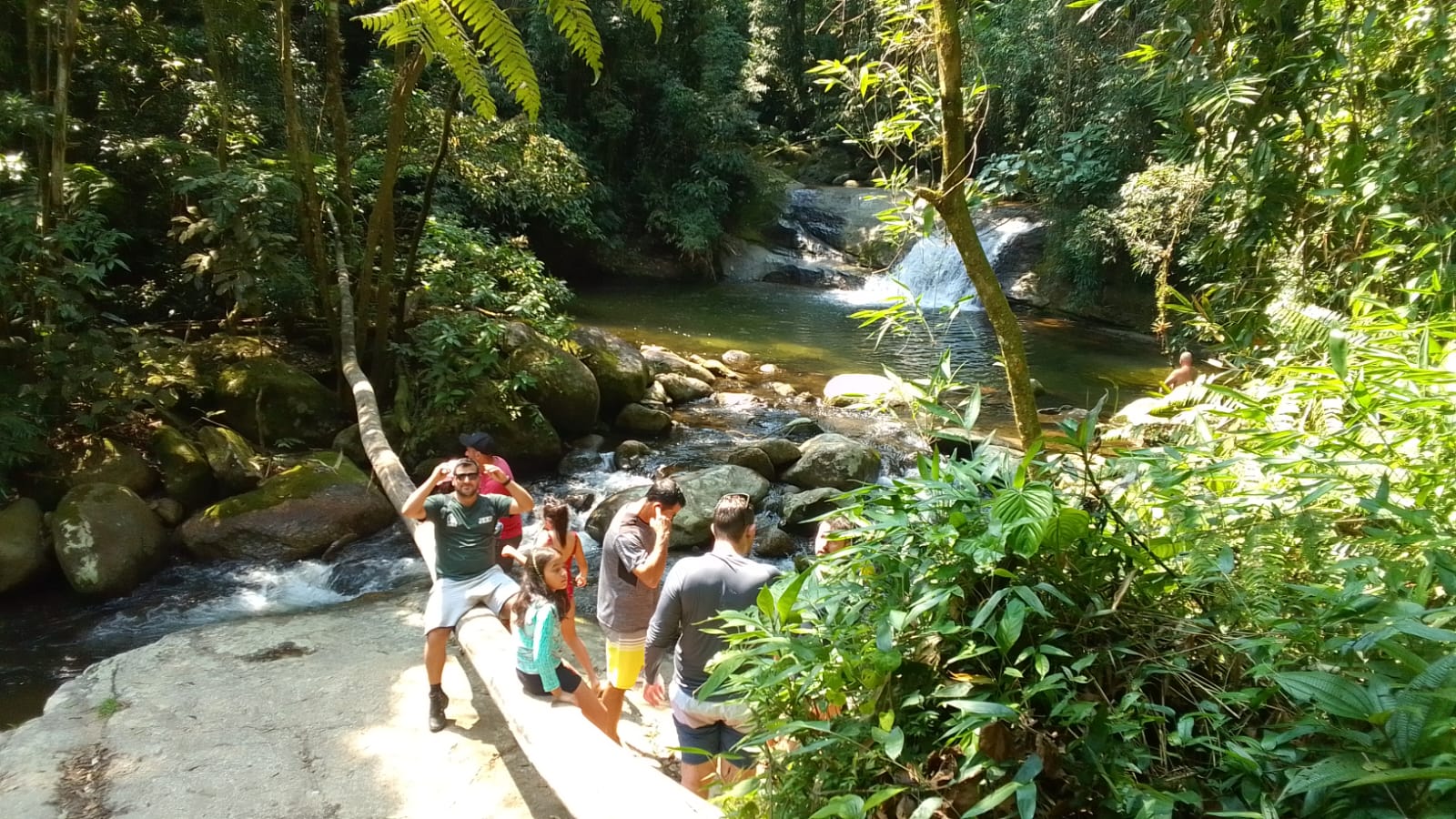 Vista panorâmica do mirante com deck de madeira